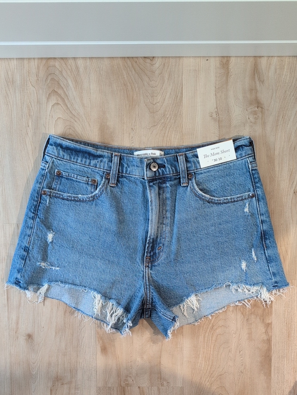 Abercrombie & Fitch High Rise The Mom Short